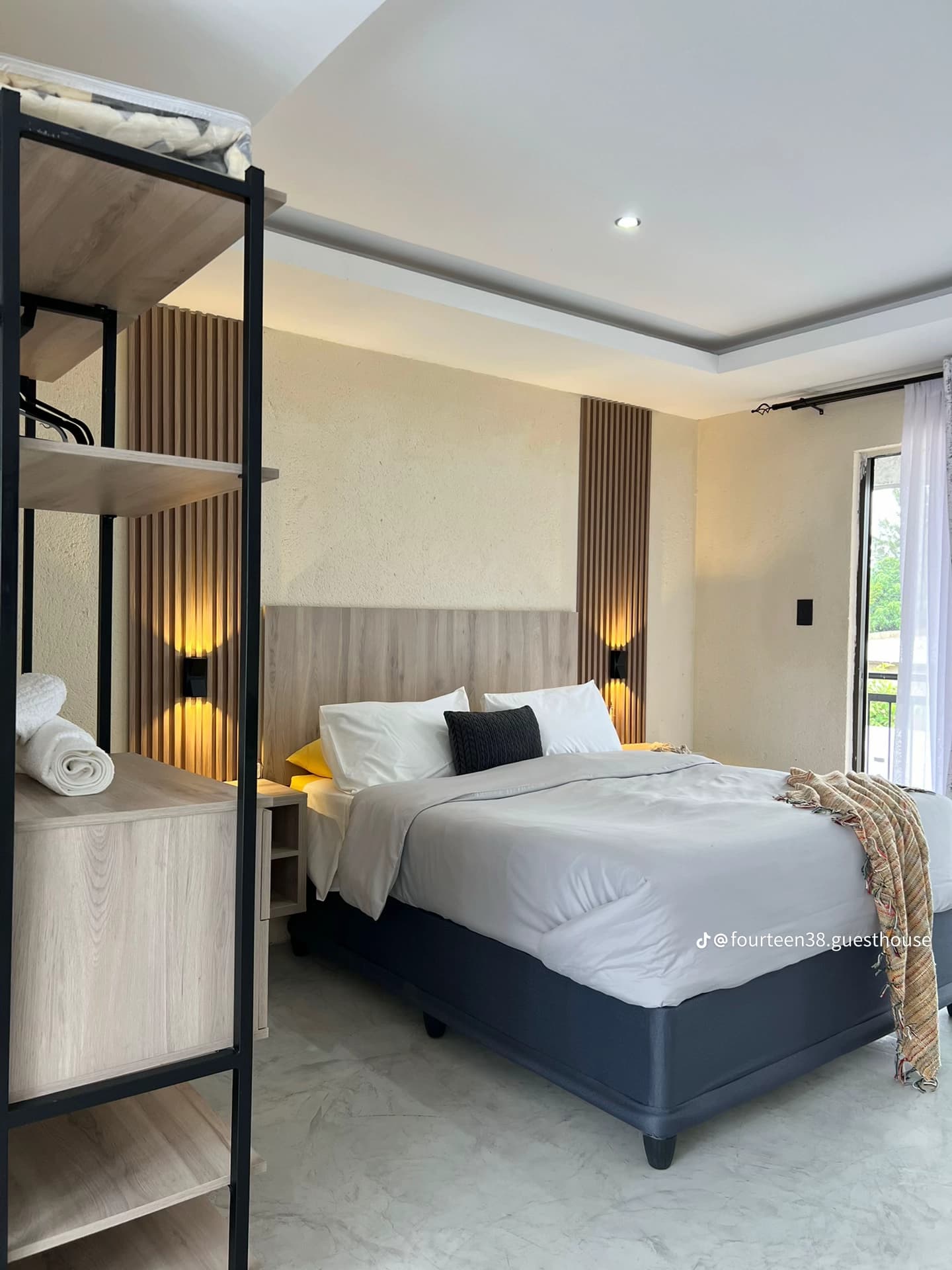 Deluxe Queen Room image 2